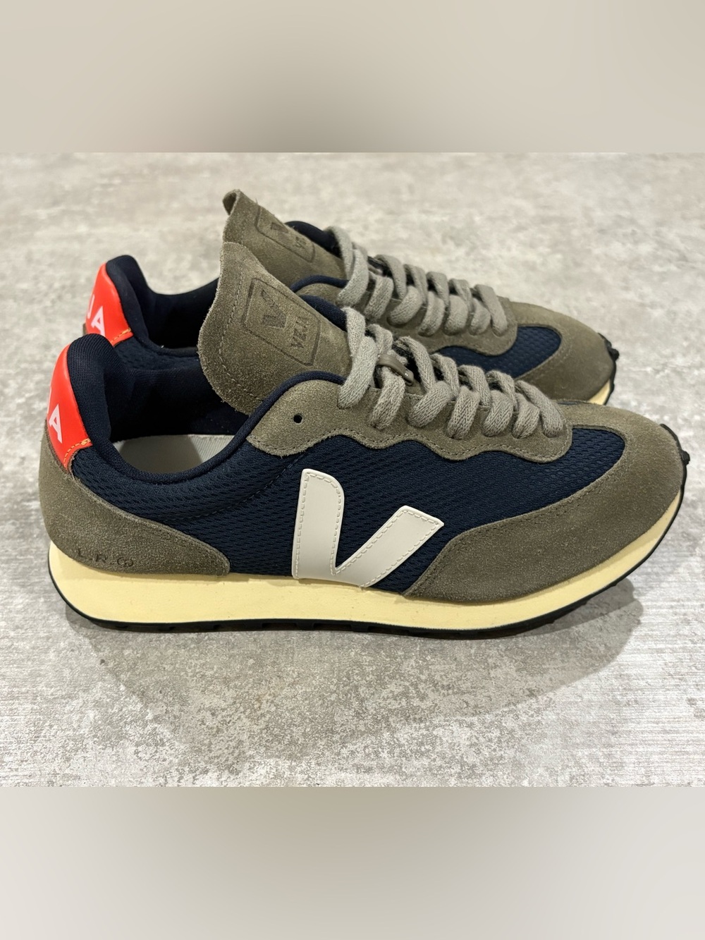 Veja Rio Branco Sneaker - Picture 2 of 14